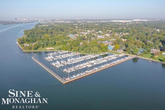 Building Photo - 744 Trombley Rd