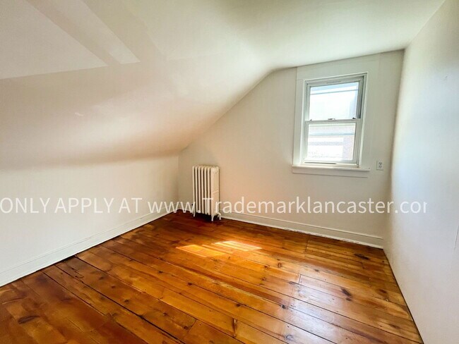 Building Photo - 763 Manor St