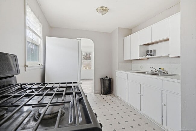 Building Photo - 925 Leland St