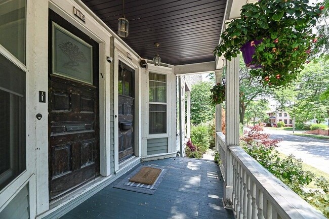 Building Photo - 118 W Reservoir Ave