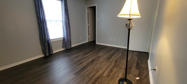 Building Photo - 10938 Parker Dr