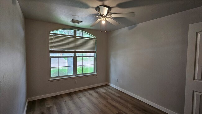 Building Photo - 18015 Willow Cliff Ln