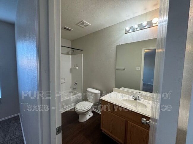 Building Photo - 500 Brookbank Dr