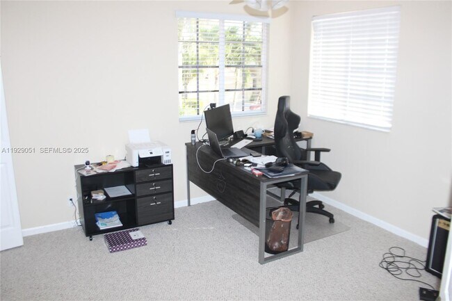 Building Photo - 2568 Jardin Pl