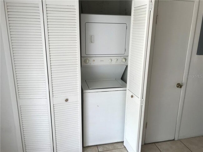 Building Photo - 3552 Khayyam Ave