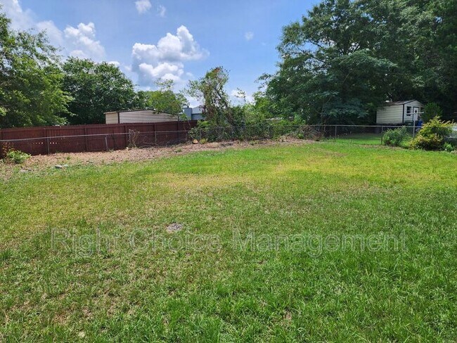 Building Photo - 3034 Lansing Ave