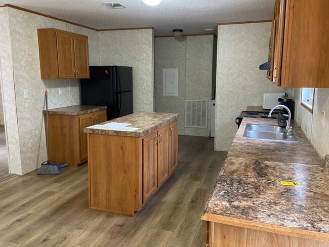 Building Photo - Newer 3 bedroom, 2 bath manufactured home ...