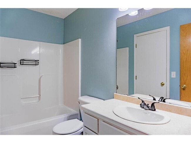 Building Photo - 2112 Blake Ave