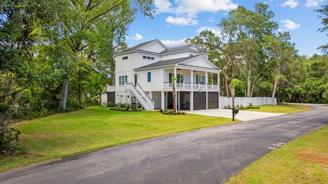 Building Photo - Gorgeous Custom Home Available for Snowbir...