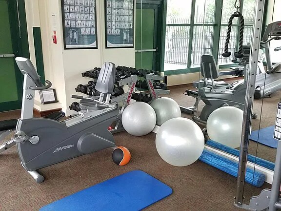 Building Photo - 2429 Locust St