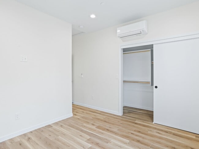 Building Photo - Vancouver Townhouses