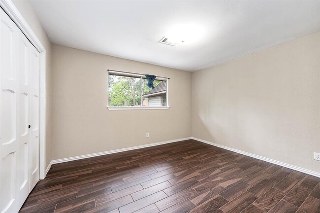Building Photo - 10715 Elmdale Dr