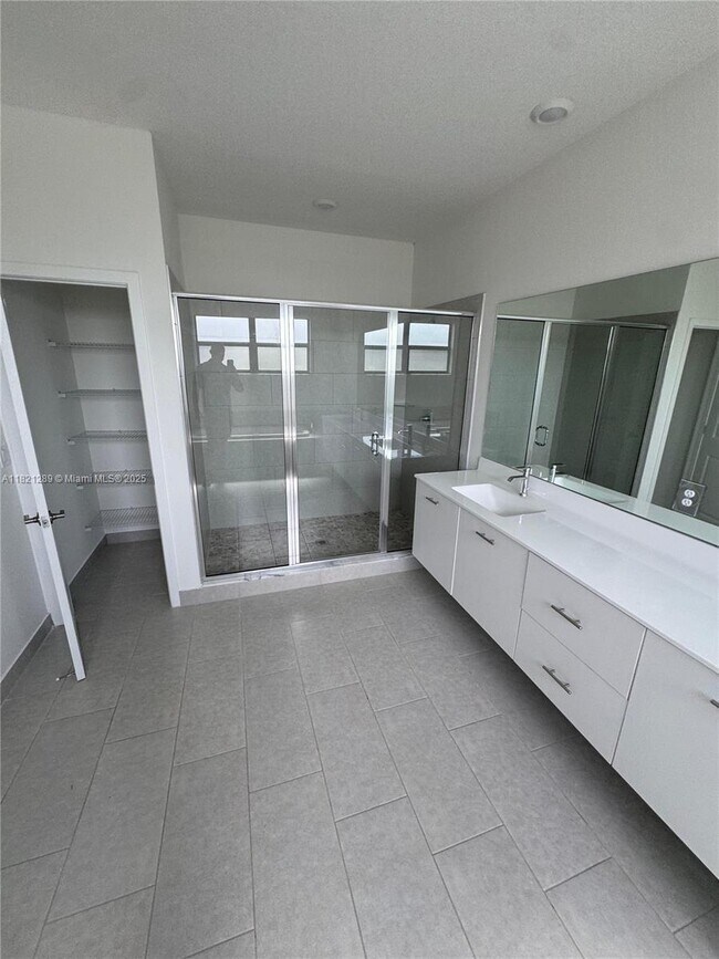 Building Photo - 4481 SW 173rd Ave