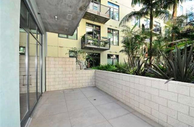 Building Photo - 1050 Island Ave