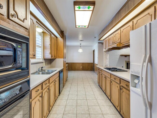 Building Photo - 6025 Wrigley Way
