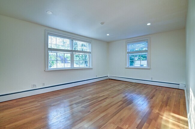 Building Photo - 3 Tara Dr