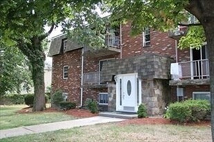 Building Photo - 10 Skyline Dr