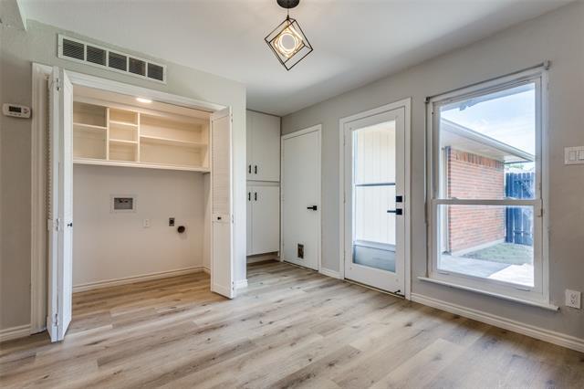 Building Photo - 900 Hillside Ln