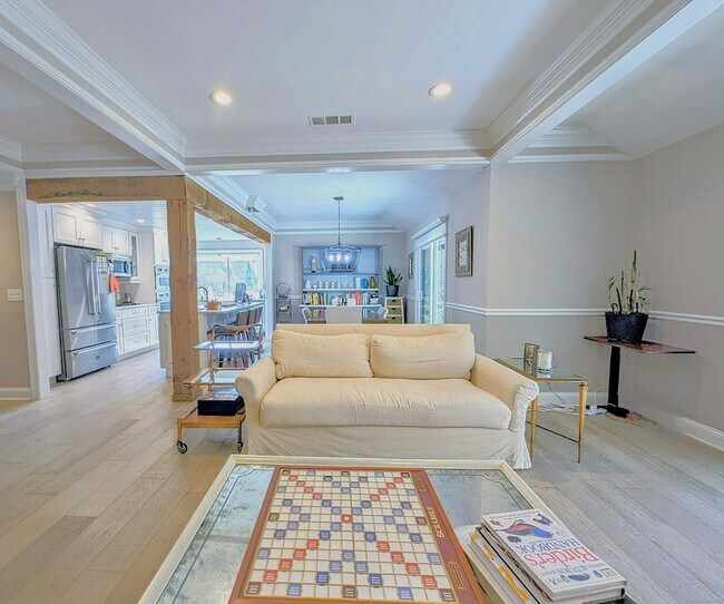 Building Photo - 1036 Heritage Vlg