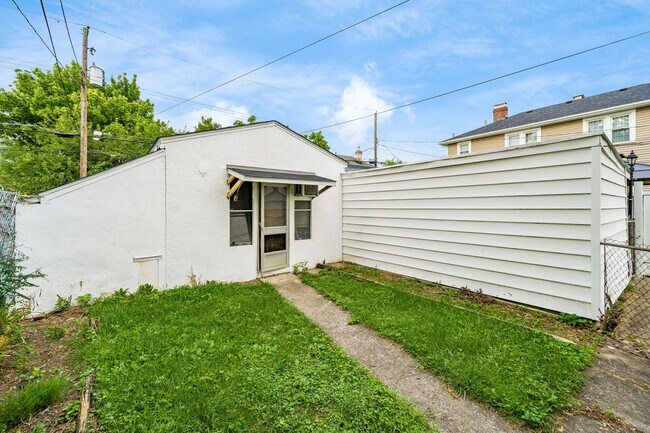 Garage - 144 E Tompkins St