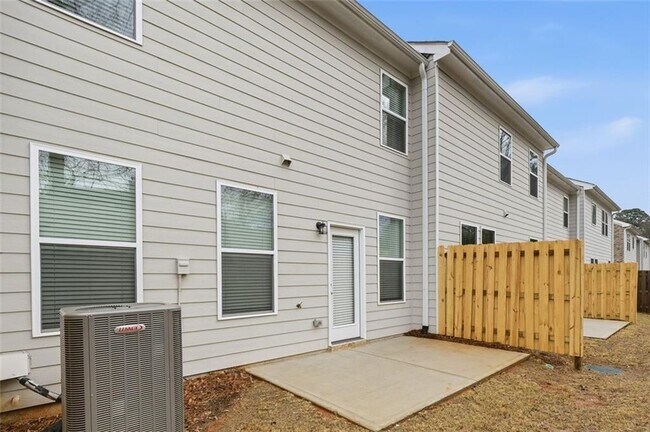 Building Photo - 204 Flier Dr