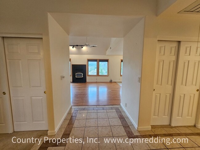 Building Photo - Price Reduced! Amazing Short-Term Housing Opportunity in a Custom 4-Bedroom House!