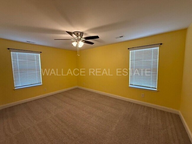Building Photo - BEAUTIFUL 4 BEDROOM HOUSE IN LENOIR CITY!!!