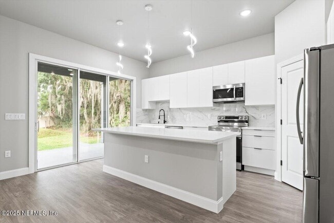 Building Photo - 5405 Heckscher Dr