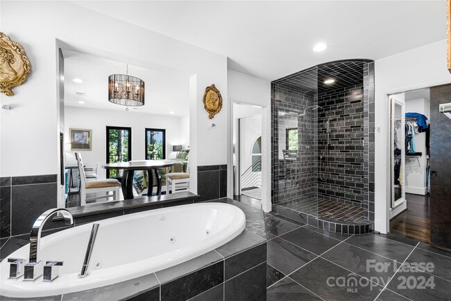 Building Photo - 49 Castle Ct