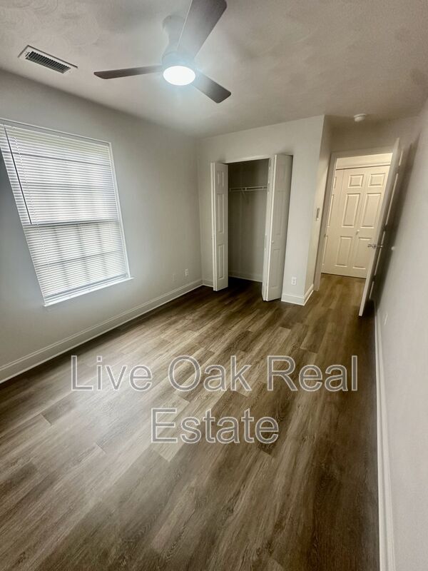 Building Photo - 1606 Parks Ave