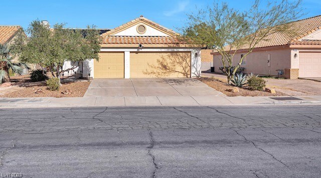 Building Photo - 131 E Tamarack Dr