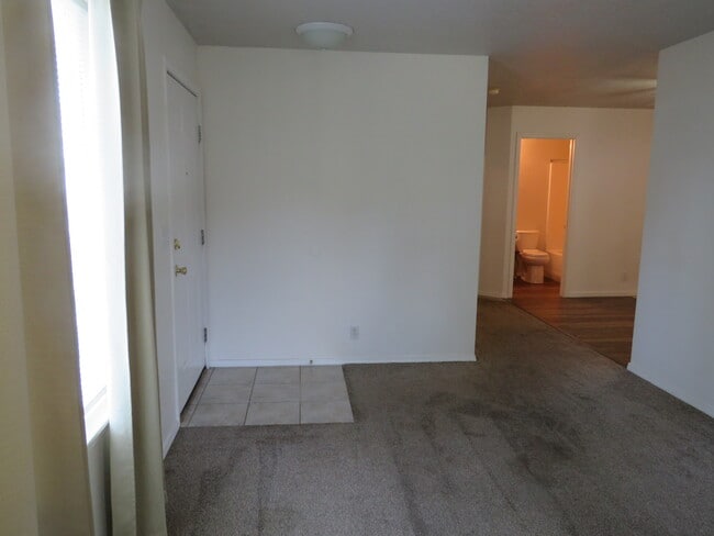Building Photo - 2112 S Longmont Ave