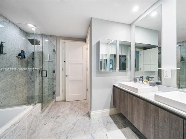 Building Photo - 801 S Miami Ave