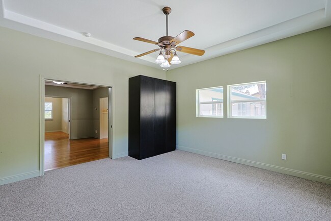 Building Photo - 5BR Home in Ramona Country Estates with Pool & Views