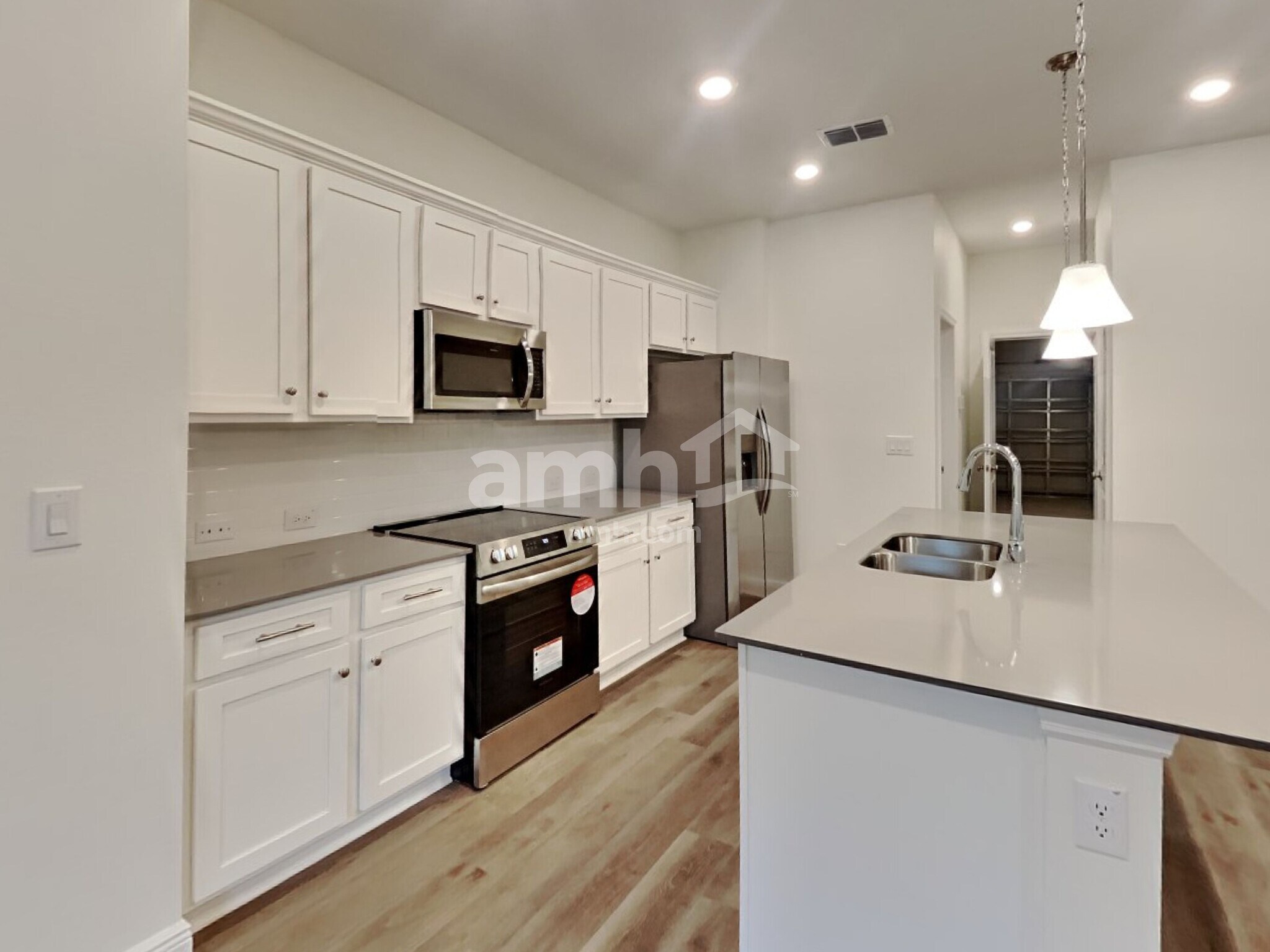 Building Photo - 27192 St Andrews Ave