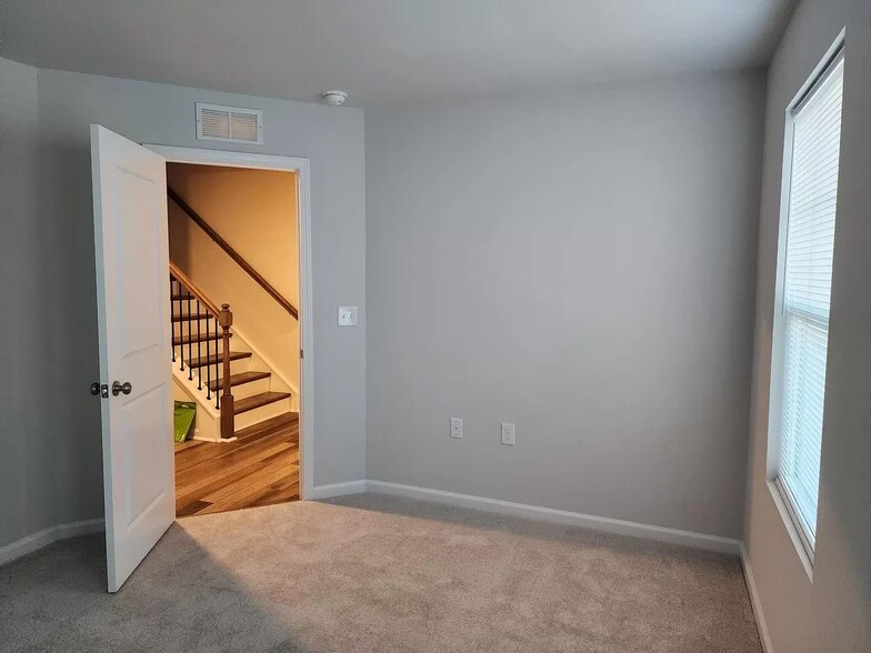 Building Photo - 325 Devon Cliffs Dr
