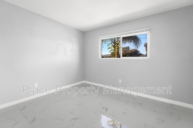 Building Photo - 145 Glenhaven Way