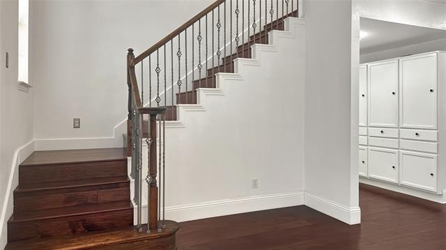 Building Photo - 7848 Ravens Cliff Dr