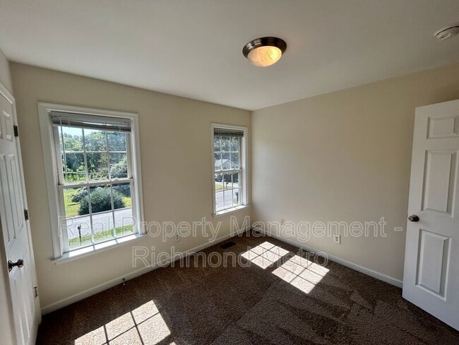 Building Photo - 402 Wilmer Ave