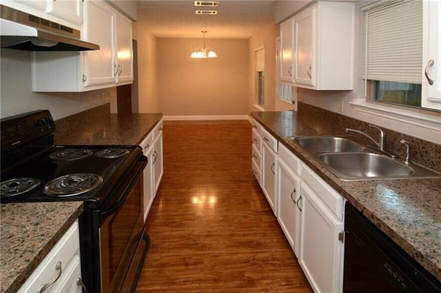 Building Photo - 925 Baldwin St