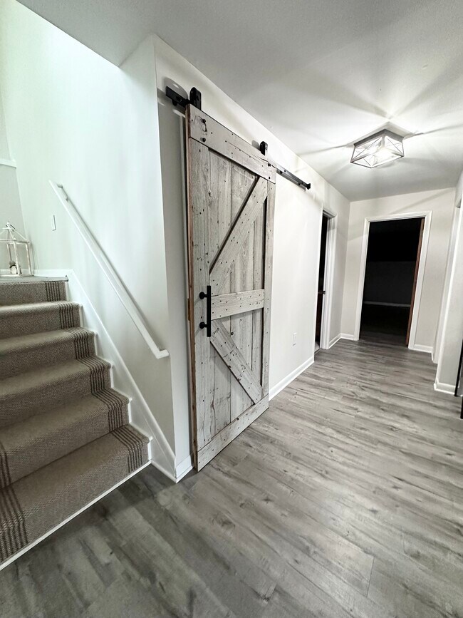 Building Photo - 10394 Meadowhead Cir