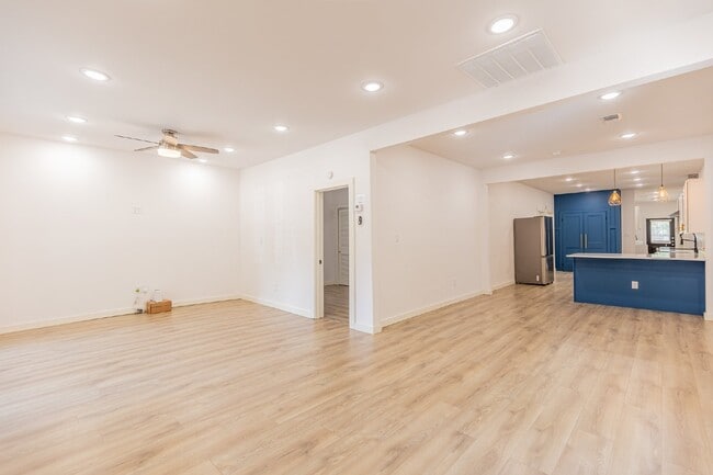 Building Photo - 1010 Burnet St