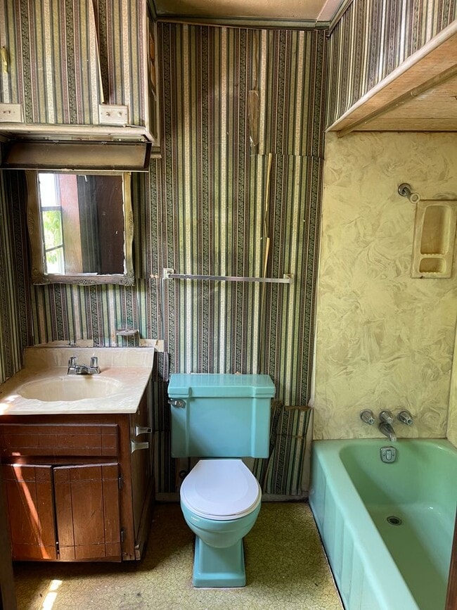 Building Photo - 2837 W Laurel St