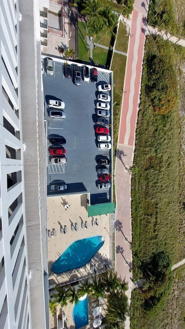 Building Photo - 5825 Collins Ave