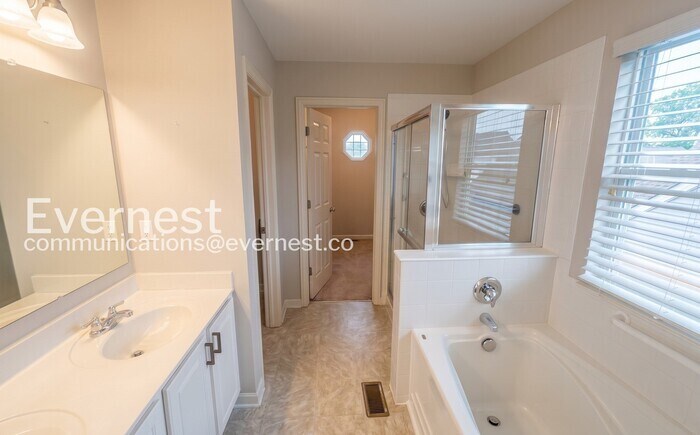 Building Photo - 1084 Ashcraft Ave