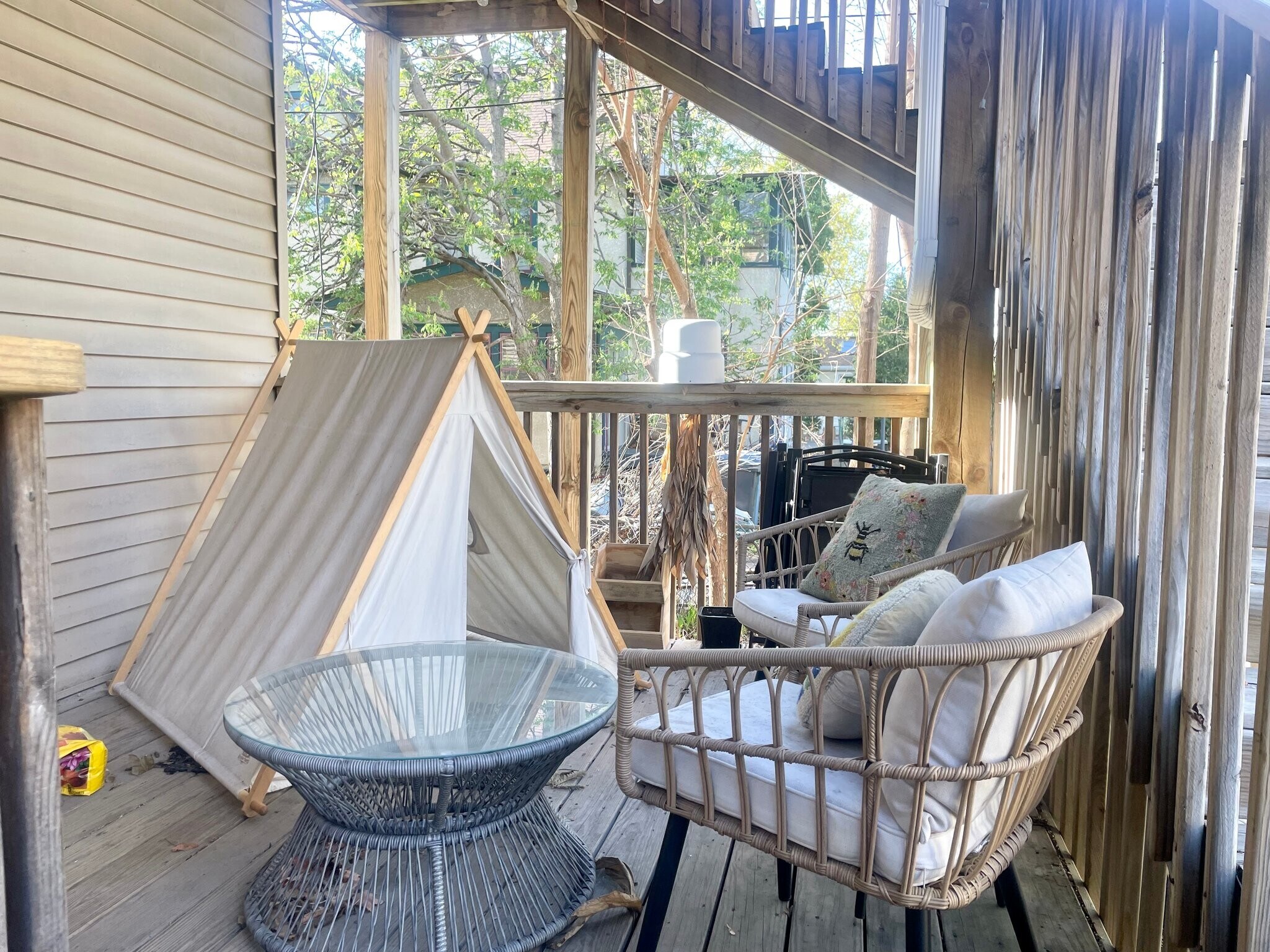 Building Photo - 603 NE Main St