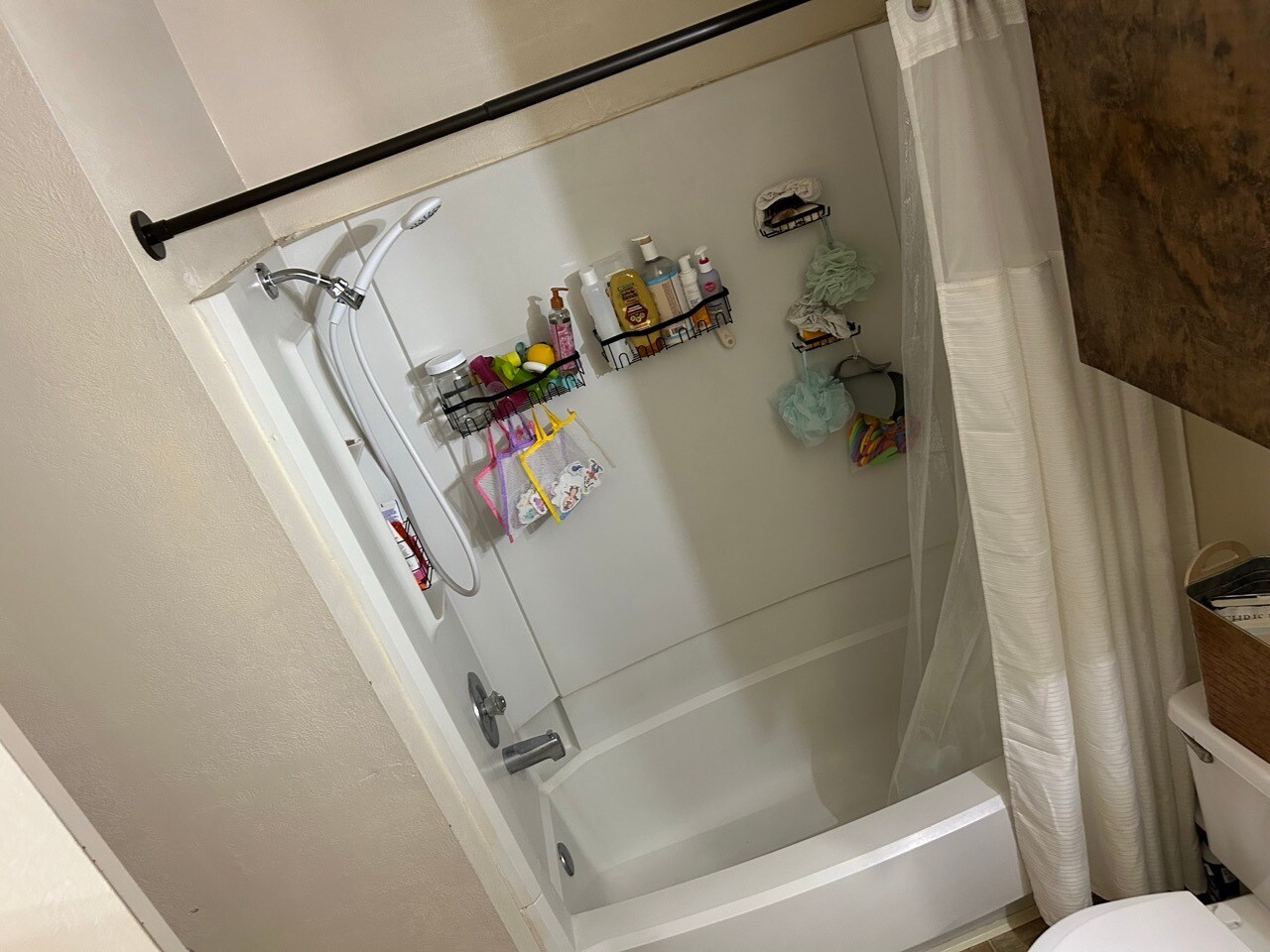 hall bath with shower - 702 Cross Timbers Dr