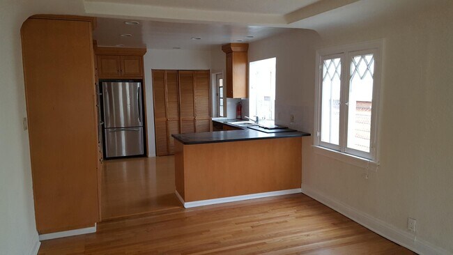 Building Photo - 2038 Malcolm Ave