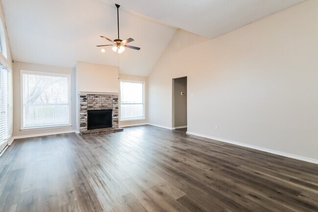 Building Photo - 138 Woodcreek Dr