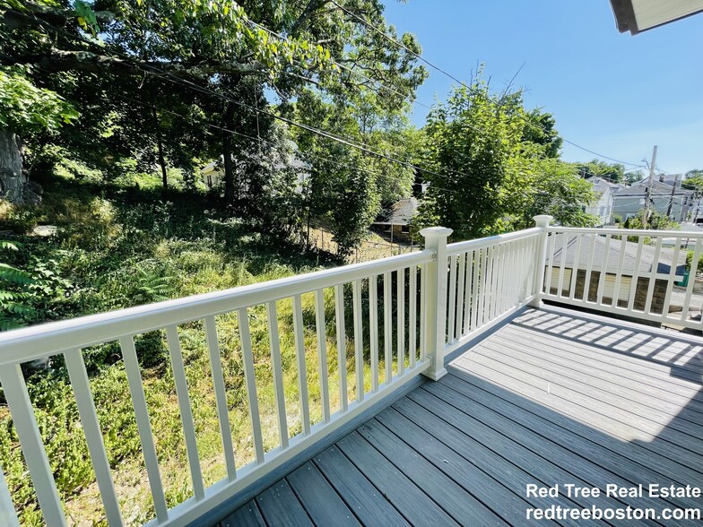 Building Photo - 187 Fellsway W